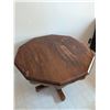 Image 8 : Vintage Fir Dining Table with Removable Leaf and Four Chairs