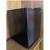 Image 3 : Magic Chef Black Compact Mini Refrigerator