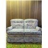 Image 2 : Sklar-Peppler Floral Upholstered Loveseat with Scotchgard Fabric