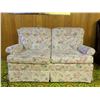 Image 2 : Sklar Peppler Regal Floral Upholstered Loveseat with Scotchgard