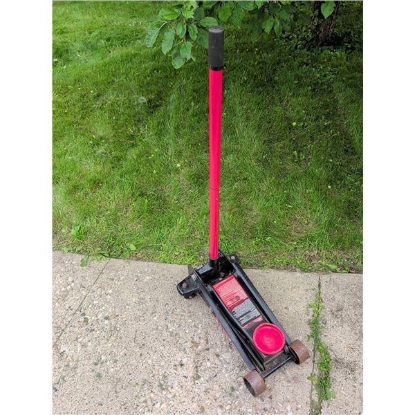 MotoMaster Hydraulic Floor Jack with Red Handle