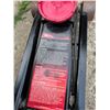 Image 3 : MotoMaster Hydraulic Floor Jack with Red Handle