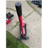 Image 4 : MotoMaster Hydraulic Floor Jack with Red Handle