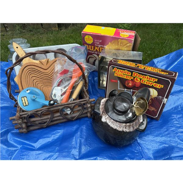 Kitchen Gadgets, Bakeware, and Apple Shaped Wood Trivets