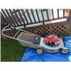 Image 2 : Honda HR214 Self-Propelled Gas Lawn Mower with Bag