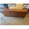 Image 1 : Wooden Nine-Drawer Dresser with Integrated Pulls