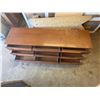 Image 5 : Wooden Nine-Drawer Dresser with Integrated Pulls