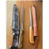 Image 5 : Kitchen Knives, Wood Trays, and Spice Mills