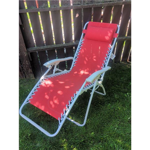 Red Outdoor Folding Recliner Lounge Chair with Pillow