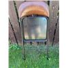 Image 4 : 5 Brown Metal and Vinyl Folding Chairs with Seat Cushions