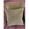 Image 12 : Upholstered Recliner with Lever and Accent Pillows