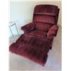 Image 7 : Upholstered Recliner with Lever and Accent Pillows