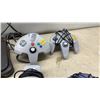 Image 5 : Nintendo 64 Console with 6 Controllers, Cables, and Pokémon Puzzle League Game