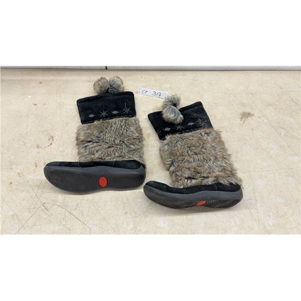 Muckluks, Size 8