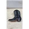 Image 10 : Two Pairs of Men's Leather Cowboy Boots, Brown with Tan Stitching Sz 8.5 and Black with White