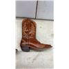 Image 5 : Two Pairs of Men's Leather Cowboy Boots, Brown with Tan Stitching Sz 8.5 and Black with White