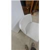 Image 3 : Upholstered Slipper Chair with Curved Back and Geometric Lattice Pattern on Wooden Legs
