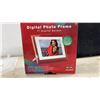 Image 7 : ViewSonic DP701WWH 7" Digital Photo Frame (2007), Power Adapter, Stand, & Manuals