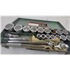 Image 3 : 21-Piece 3/4" Drive Socket Wrench Set with Ratchet, Extensions and Metal Case