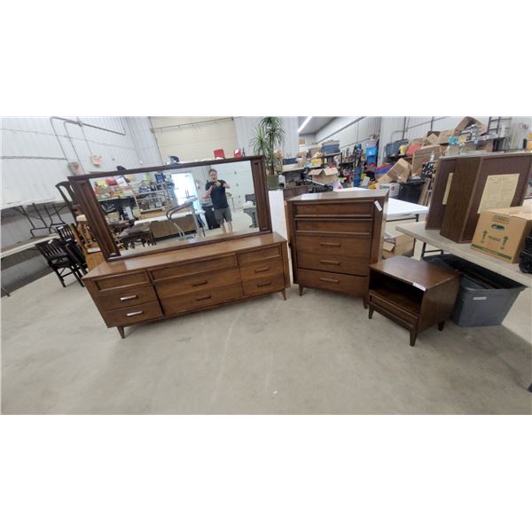 Mid-Century Modern Peppler Furniture Bedroom Set with Dresser, 30" x 80" x 19" Mirror 34" x 76"