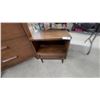 Image 9 : Mid-Century Modern Peppler Furniture Bedroom Set with Dresser, 30" x 80" x 19" Mirror 34" x 76"