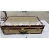 Image 11 : Three Vintage Suitcases