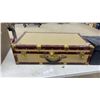 Image 6 : Three Vintage Suitcases
