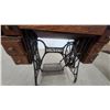 Image 7 : Antique Singer Model 66 Treadle Sewing Machine with Gold Grapevine Decals and Oak Cabinet