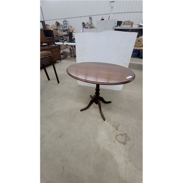 Oval Wooden Pedestal Stand with 4-Legged Base 30" x 36" x 28"