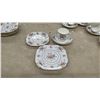 Image 10 : Royal Albert "Petit Point" Bone China, 53 Pieces
