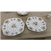 Image 4 : Royal Albert "Petit Point" Bone China, 53 Pieces