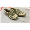 Image 2 : Canadian-Made Leather Moccasins with Fringe and Beaded Vamp, Women's Size 9, and Signed Art Print