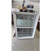 Image 3 : 2 x Merick White Vinyl Double-Hung Window with 6-over-6 Grille Pattern 46" x 60"