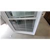 Image 6 : 2 x Merick White Vinyl Double-Hung Window with 6-over-6 Grille Pattern 46" x 60"