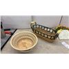 Image 6 : Home Décor: Wire "Welcome" Sign, Vases, Baskets, Doilies, Faux Florals and More