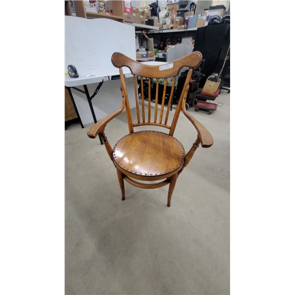 Antique Oak Captain's Chair with Spindle Back and Studded Round Seat, Late 19th to Early 20th Centu