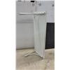 Image 3 : White Wall Shelf With Curved Metal Brackets 8" x 23 1/2"