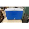 Image 1 : Rubbermaid Durachill Large 5-Day Wheeled Cooler with Split Lid and 4 Deep Cup Holders