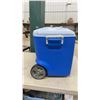 Image 2 : Rubbermaid Durachill Large 5-Day Wheeled Cooler with Split Lid and 4 Deep Cup Holders
