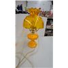 Image 3 : Pair of Vintage Amber Pressed Glass Hurricane Table Lamps with Ruffled Shades and Hexagonal Bases