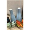 Image 3 : Assortment of Vintage Ceramic Salt and Pepper Shakers, Animals, Figures, Florals and More