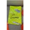 Image 4 : Lot of Safety Gear: 2 3M Scotchlite Micromesh Polyester T-Shirts, 2 Pioneer Vests, 2 Hard Hats