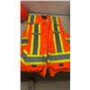 Image 7 : Lot of Safety Gear: 2 3M Scotchlite Micromesh Polyester T-Shirts, 2 Pioneer Vests, 2 Hard Hats