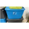 Image 2 : 5 Totes with 4 Lids