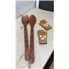 Image 11 : Vintage Kitchenware Lot With Ridgways Platters, Wooden Utensils, Kitten Picture, 11" x 14"