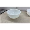 Image 4 : 4 Milk Glass Mixing Bowls, 3 Federal, 1 Fire-King Milk & Anchor Hocking Gold Trim Glass Bowls