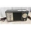 Image 8 : 1964 Westinghouse 905L5 Radio Alarm Clock, 1970s Lloyds JJ-7143 and 1949/50 GE C751 Radios