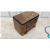 Image 3 : 1946 Astra DR-102U Tube Radio by Brand and Millen Ltd., Circa 1947-1949, Wood Cabinet, AM Dial