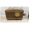 Image 6 : Vintage 1957 Rogers Majestic Model 570 AM Tube Radio, Philips and Marconi Radios, and More