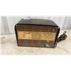 Image 7 : Packard-Bell Model 537 "Stationized" Wood Tube Radio and Bakelite Tabletop Tube Radio